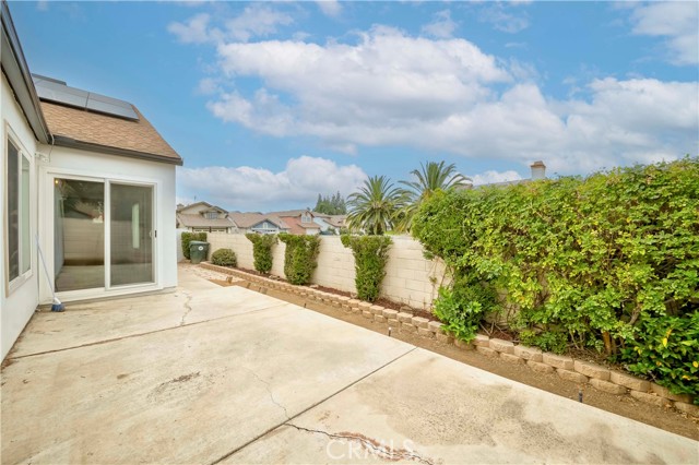 6409 Heatherwood Drive, Jurupa Valley CA: https://media.crmls.org/medias/e8cf14b4-c8eb-403c-92ca-8bfb8699fff4.jpg