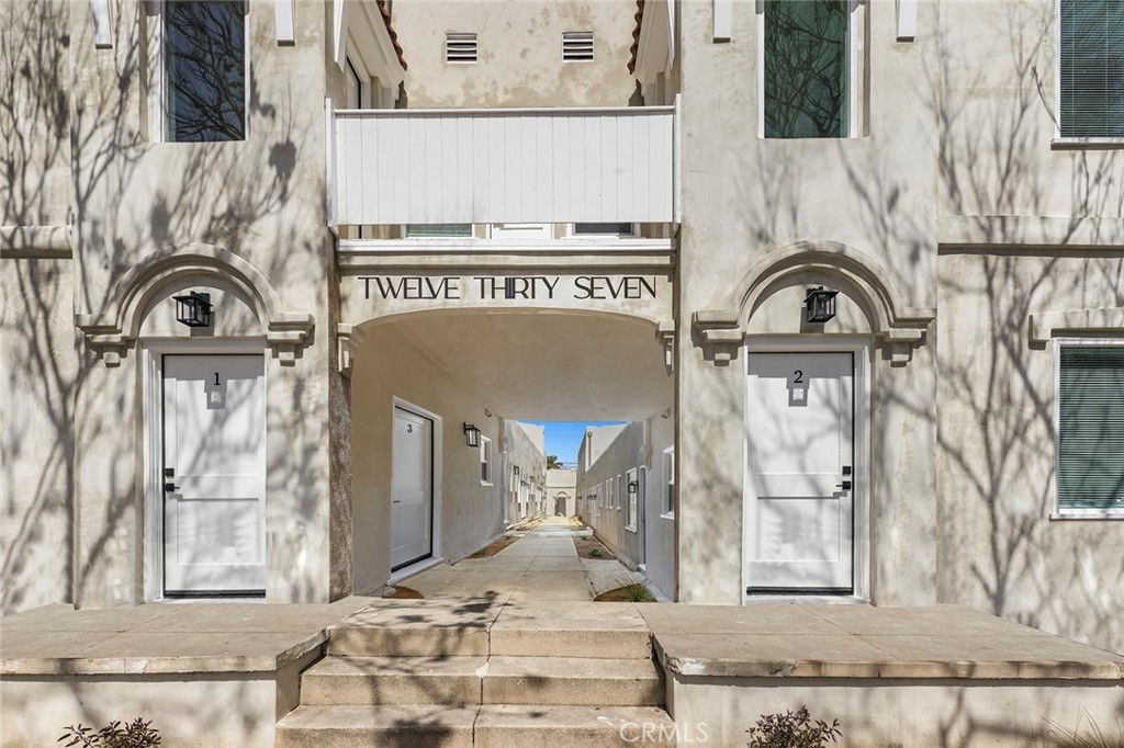 1237 E 1st Street #1