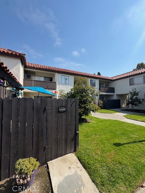 16102 Malaga Lane, Huntington Beach CA: https://media.crmls.org/medias/e8cf972c-efdf-4eea-aff9-eca0351ae954.jpg