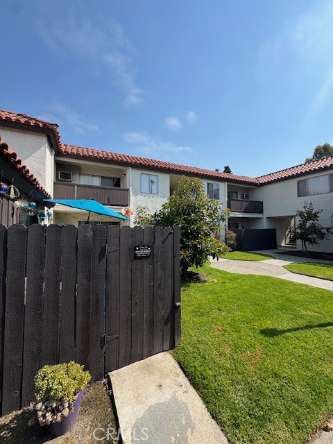 MLS #OC25165007 img 2