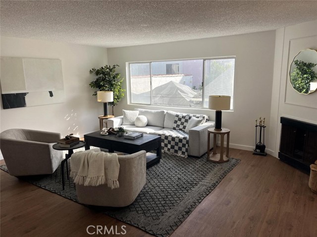 Detail Gallery Image 4 of 6 For 1021 12th St #102,  Santa Monica,  CA 90403 - 2 Beds | 2 Baths