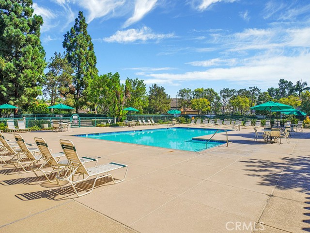 Detail Gallery Image 24 of 27 For 2347 Sunningdale Dr, Tustin,  CA 92782 - 2 Beds | 2/1 Baths