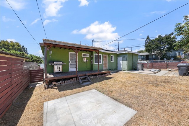 1992 Raymond Avenue, Signal Hill CA: https://media.crmls.org/medias/e8d14fbf-b43f-4645-a398-2d4052b7a32f.jpg