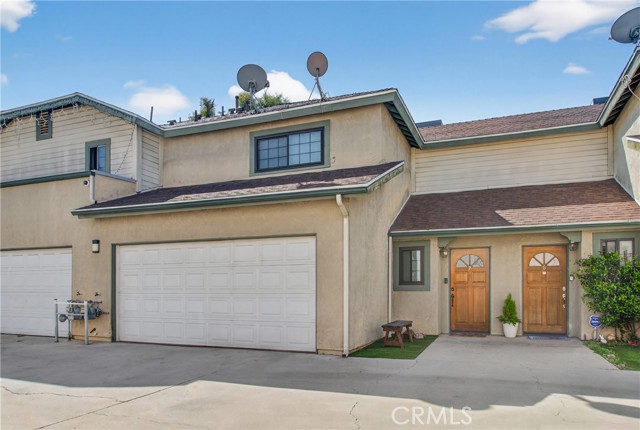 Detail Gallery Image 2 of 31 For 7046 De Celis Pl #7,  Lake Balboa,  CA 91406 - 2 Beds | 2/1 Baths