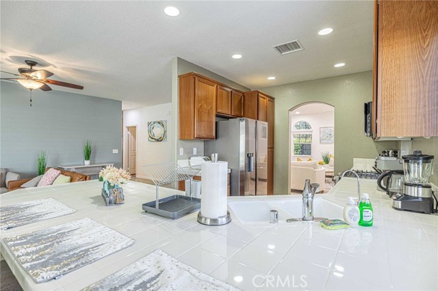 Detail Gallery Image 11 of 35 For 37058 Alton Dr, Palmdale,  CA 93550 - 4 Beds | 2 Baths