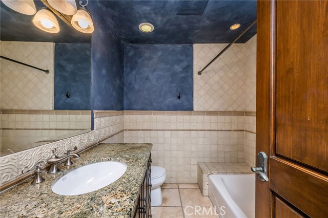 215 S Poinsettia Avenue, Manhattan Beach CA: https://media.crmls.org/medias/e8d22312-9dca-4b73-8d9d-66272d7b8334.jpg