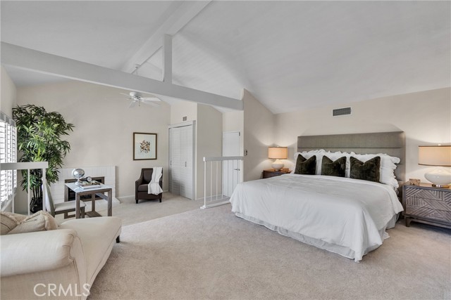 4 E Trenton, Irvine CA: https://media.crmls.org/medias/e8d22811-854a-4478-9540-5e0d4a9e2e6a.jpg