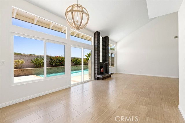 Detail Gallery Image 9 of 20 For 18282 Fieldbury Ln, Huntington Beach,  CA 92648 - 4 Beds | 2/1 Baths