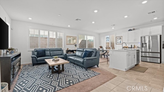 Detail Gallery Image 4 of 31 For 16154 Lozano Street #7,  Fontana,  CA 92336 - 3 Beds | 2/1 Baths