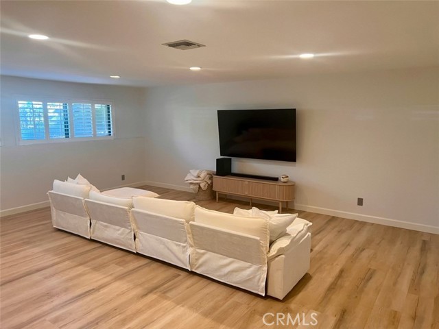 Detail Gallery Image 15 of 25 For 5346 Zelzah Ave, Encino,  CA 91316 - 3 Beds | 4 Baths