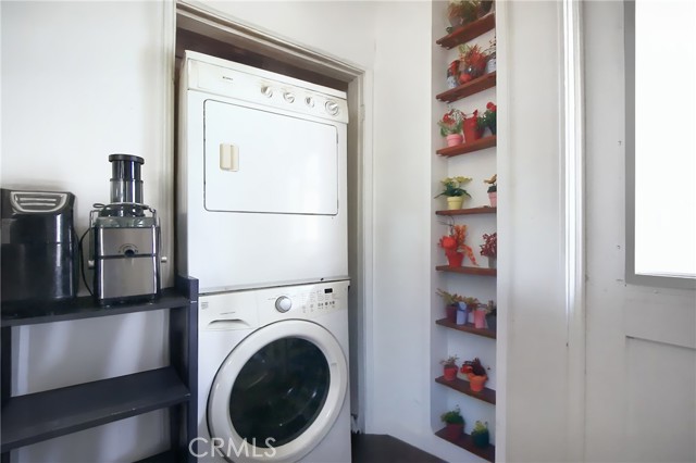 Detail Gallery Image 23 of 28 For 1329 -1331 N Screenland Dr, Burbank,  CA 91505 - – Beds | – Baths