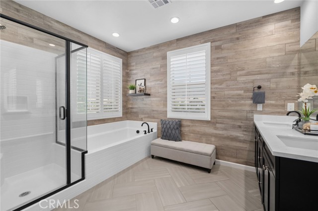 16076 Pesaro Lane, Fontana CA: https://media.crmls.org/medias/e8d4e2a9-49ff-4814-81e4-a2e3b66206e0.jpg
