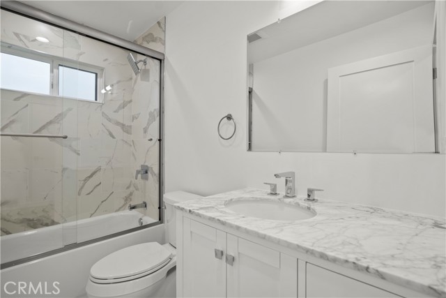 Detail Gallery Image 10 of 35 For 7505 Jordan Ave, Canoga Park,  CA 91303 - 5 Beds | 4/2 Baths