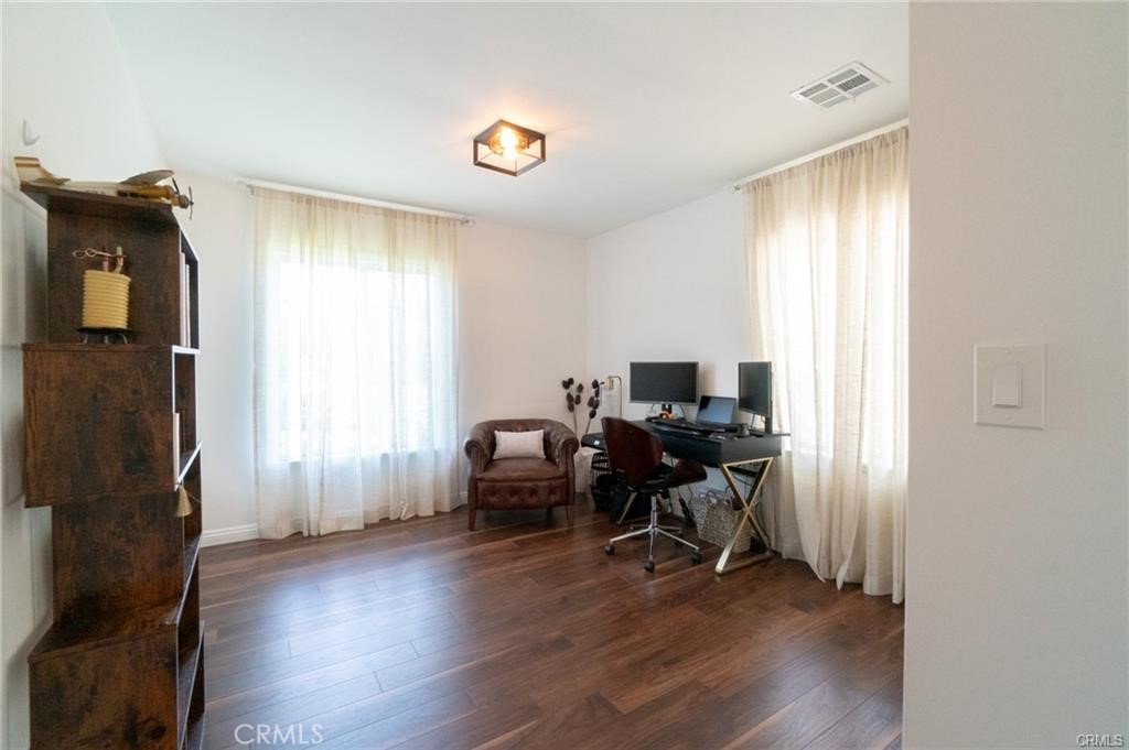 https://media.crmls.org/medias/e8d5e167-86b4-4780-a357-f6b6dc04dfef.jpg?preset=X-Large