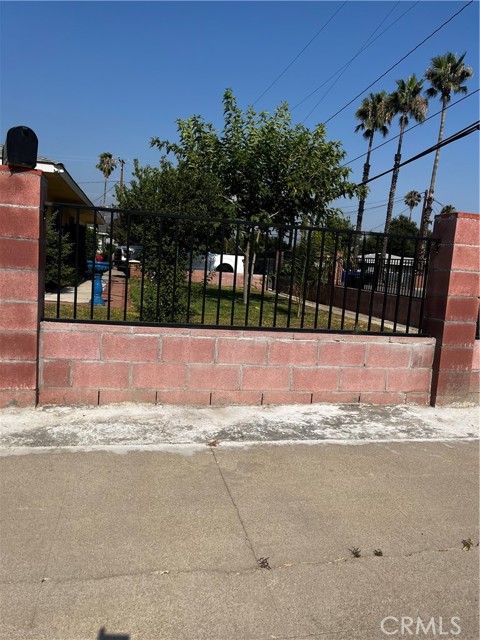 4417 N Mayfield Avenue, San Bernardino CA: https://media.crmls.org/medias/e8d63753-fd61-451b-8c23-1d5d3df7f7f9.jpg