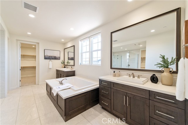 124 Cruiser, Irvine CA: https://media.crmls.org/medias/e8d67cb7-b70b-4244-92dc-f496f52c1775.jpg