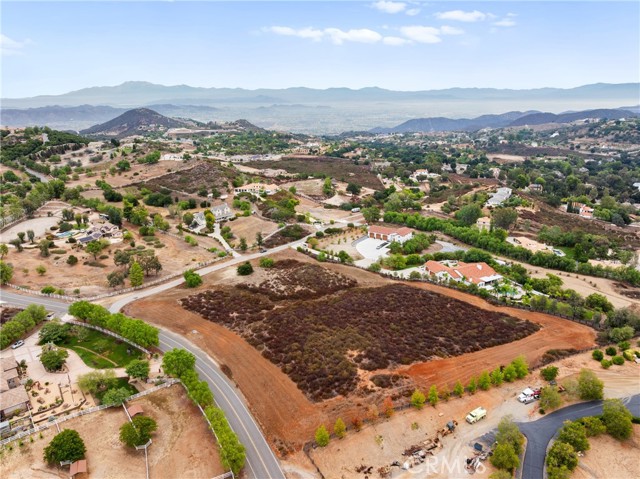 20405 Kyle Court, Murrieta CA: https://media.crmls.org/medias/e8d68ca2-5b20-47df-9f4e-1e597def64f6.jpg