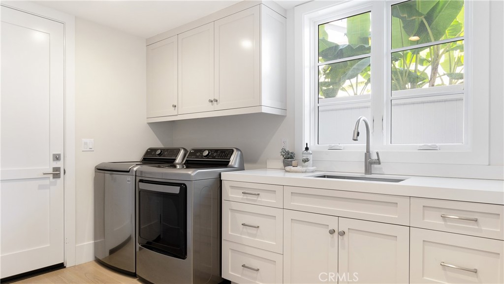 E8d77d82 E0d5 4a4b 8f1c 59f9b8b34f6b