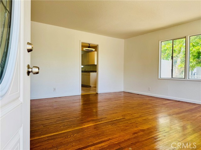 Detail Gallery Image 14 of 20 For 7019 Chimineas Ave, Reseda,  CA 91335 - 5 Beds | 4 Baths