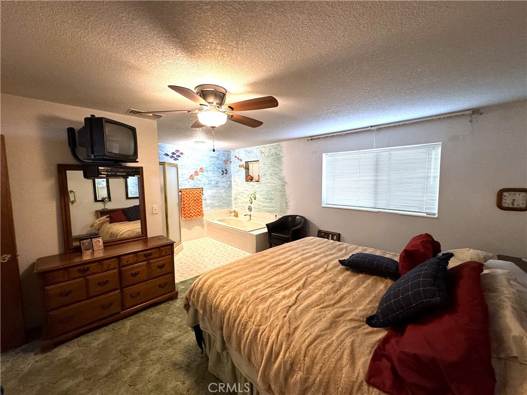 https://media.crmls.org/medias/e8d7bdfd-f91b-416d-a46a-2ca4b5d6c994.jpg?preset=X-Large