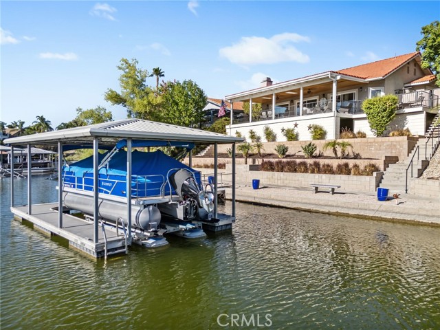 30201 Spray Drive, Canyon Lake CA: https://media.crmls.org/medias/e8d88abb-bfd5-4ab4-b95d-d0fea9566a5e.jpg