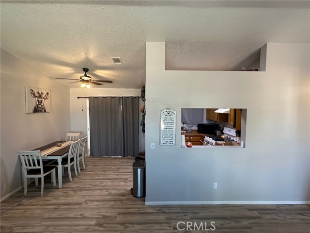 Detail Gallery Image 12 of 31 For 21135 Caribou Ave, Apple Valley,  CA 92308 - 3 Beds | 2 Baths