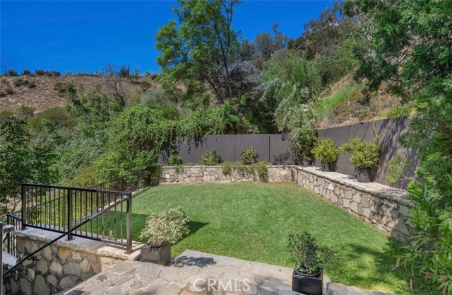 Detail Gallery Image 4 of 38 For 1782 Viewmont Dr, Los Angeles,  CA 90069 - 3 Beds | 4/1 Baths