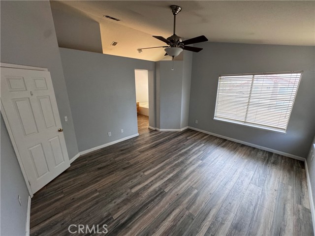 Detail Gallery Image 16 of 30 For 13208 Berkeley Ln, Victorville,  CA 92392 - 4 Beds | 2/1 Baths