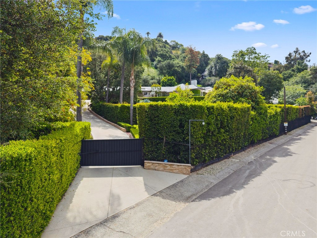 3818 Hollyline AvenueSherman Oaks img 23