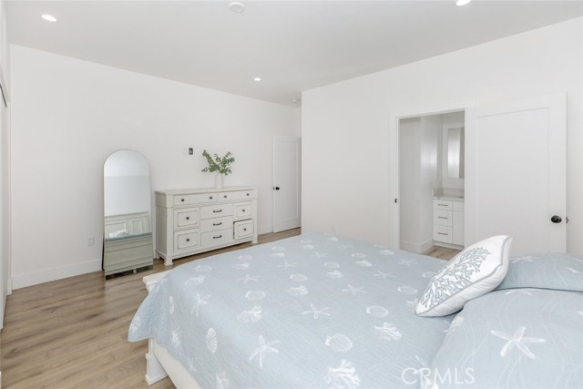 25101 Vermont Drive, Newhall CA: https://media.crmls.org/medias/e8d9afe1-f963-472f-ba64-1fb5201d815b.jpg