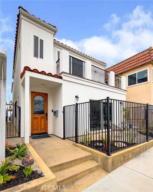 339 26th Street, Hermosa Beach, California 90254, 5 Bedrooms Bedrooms, ,4 BathroomsBathrooms,Residential,For Sale,26th,SB24076553
