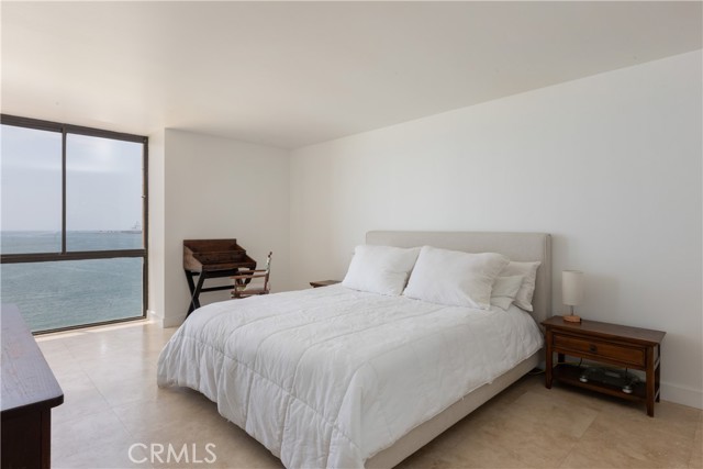 1750 E Ocean Boulevard, Long Beach CA: https://media.crmls.org/medias/e8da0963-71d2-44cf-8a4d-28813d8776f0.jpg