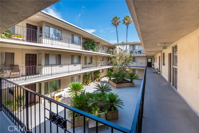 Detail Gallery Image 2 of 33 For 2772 2a E 2nd St #A2,  Long Beach,  CA 90803 - 2 Beds | 2 Baths