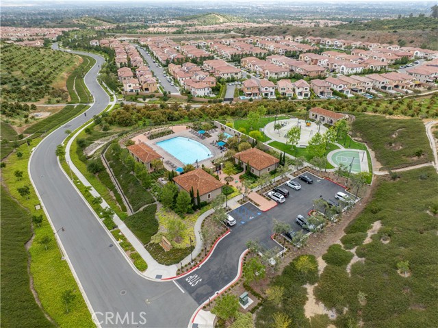 166 Villa Rdg, Irvine CA: https://media.crmls.org/medias/e8da2dc8-5a19-4318-b7ea-bddd2771b065.jpg