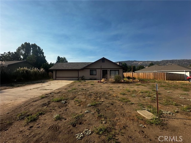 30001 Caddy Lane, Tehachapi CA: https://media.crmls.org/medias/e8da722f-d09e-4f2f-879a-16d49f2a32c4.jpg
