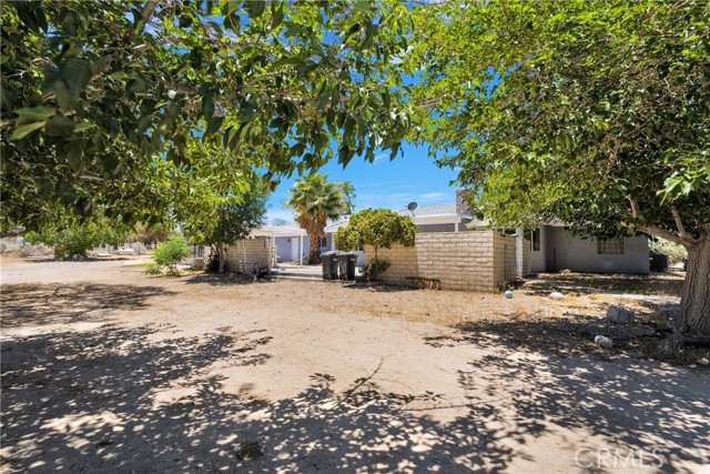 10325 Sheep Creek Road, Phelan CA: https://media.crmls.org/medias/e8daaee2-b7a4-422f-a7c6-1904f5a048eb.jpg