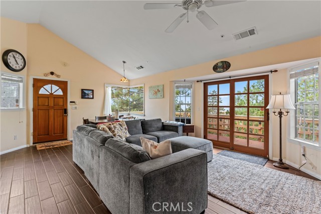 Detail Gallery Image 9 of 39 For 1285 Yukon Dr, Lake Arrowhead,  CA 92352 - 3 Beds | 2/1 Baths