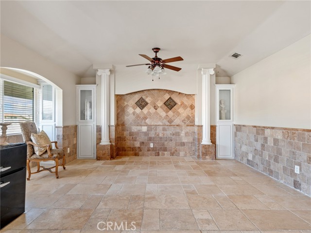 18160 Harbor Drive, Victorville CA: https://media.crmls.org/medias/e8dada23-bf22-4d95-82f3-b13a20a63024.jpg