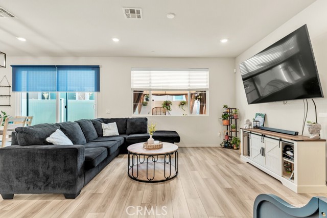 Detail Gallery Image 6 of 46 For 28175 Ashtree St, Temecula,  CA 92591 - 3 Beds | 2/1 Baths