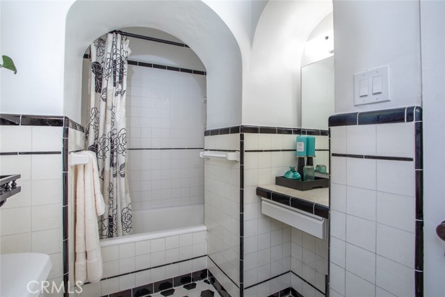 130 Claremont Avenue, Long Beach CA: https://media.crmls.org/medias/e8db451a-cdce-4288-9357-27b6e8eb4f0a.jpg