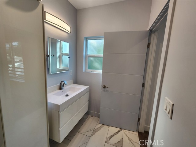 Detail Gallery Image 29 of 29 For 6848 Encino, Encino,  CA 91406 - 3 Beds | 3 Baths