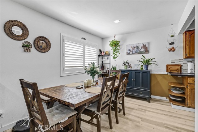 12400 Montecito Road, Seal Beach CA: https://media.crmls.org/medias/e8dbccbd-136a-4a56-8816-14b518e2fb32.jpg