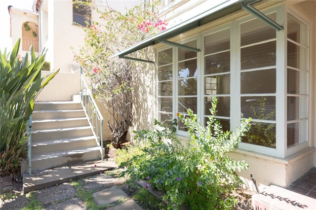 757 E Doran Street, Glendale CA: https://media.crmls.org/medias/e8dc3dfd-6d64-4177-9fcb-8762ecdff63f.jpg