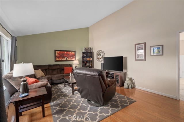 Detail Gallery Image 3 of 31 For 35167 San Carlos St, Yucaipa,  CA 92399 - 3 Beds | 2 Baths