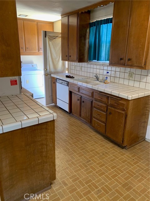 11818 Graystone, Norwalk CA: https://media.crmls.org/medias/e8de3382-3270-4d9b-b2c8-2e7686b5ae59.jpg