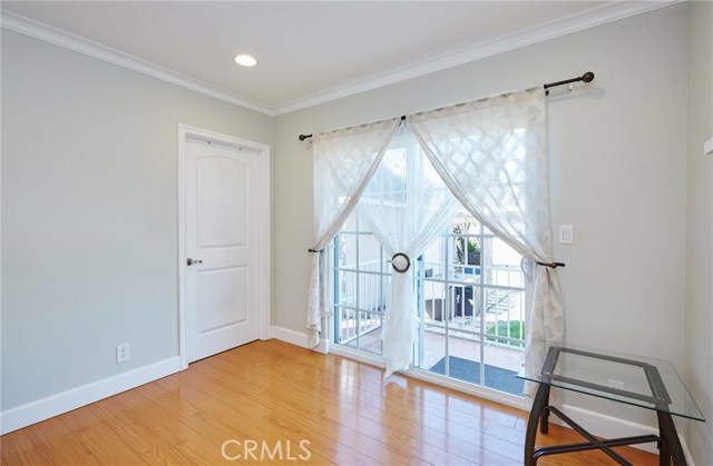 Detail Gallery Image 16 of 33 For 17827 Burbank Bld, Encino,  CA 91316 - 3 Beds | 2 Baths