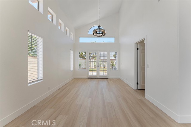 13381 Presidio Place, Tustin CA: https://media.crmls.org/medias/e8df9e3e-6948-4d00-9eb3-3960e4647496.jpg