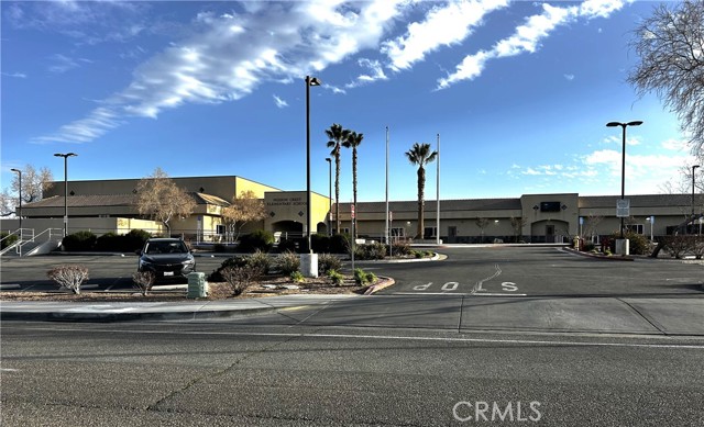 13275 Lone Pine Court, Hesperia CA: https://media.crmls.org/medias/e8e00b34-cfa3-4dcb-b38f-5864bafd3ccc.jpg