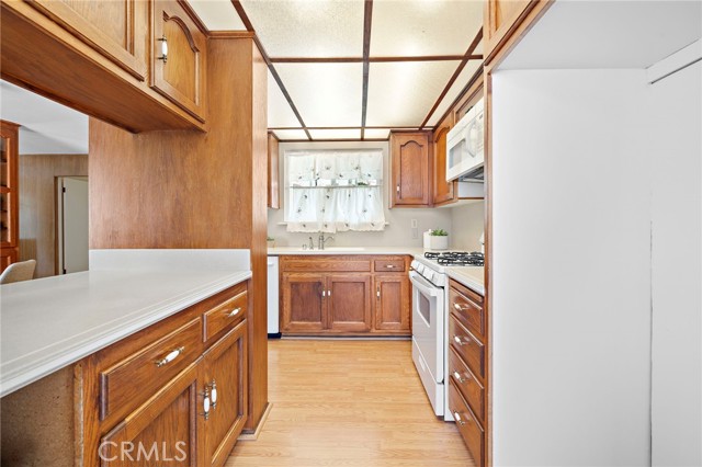 Detail Gallery Image 9 of 33 For 8191 Taylor Dr, Huntington Beach,  CA 92646 - 4 Beds | 2 Baths