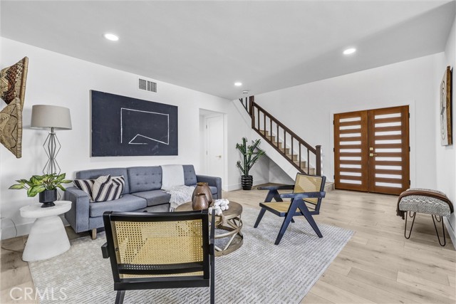 23881 Gates Street, Lake Forest CA: https://media.crmls.org/medias/e8e1cd68-2602-442b-a861-3e0f7a697f8d.jpg
